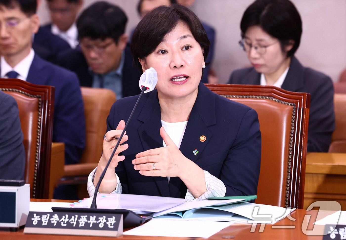송미령 농림축산식품부 장관이 25일 오후 서울 여의도 국회에서 열린 농림축산식품해양수산위원회 전체회의에서 의원 질의에 답변하고 있다. 2025.6.25/뉴스1 ⓒ News1 김민지 기자