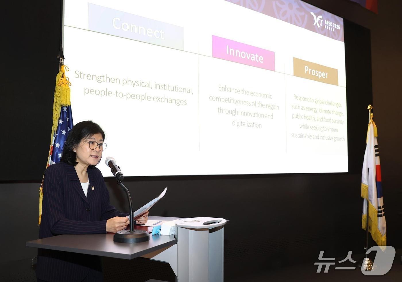 김지희 외교부 국제경제국장이 25일 서울 여의도 더포럼에서 열린 정책 대화에서 아시아태평양경제협력체(APEC) 2025 정상회의 준비 상황을 설명하고 있다.(주한미국상공회의소 제공)