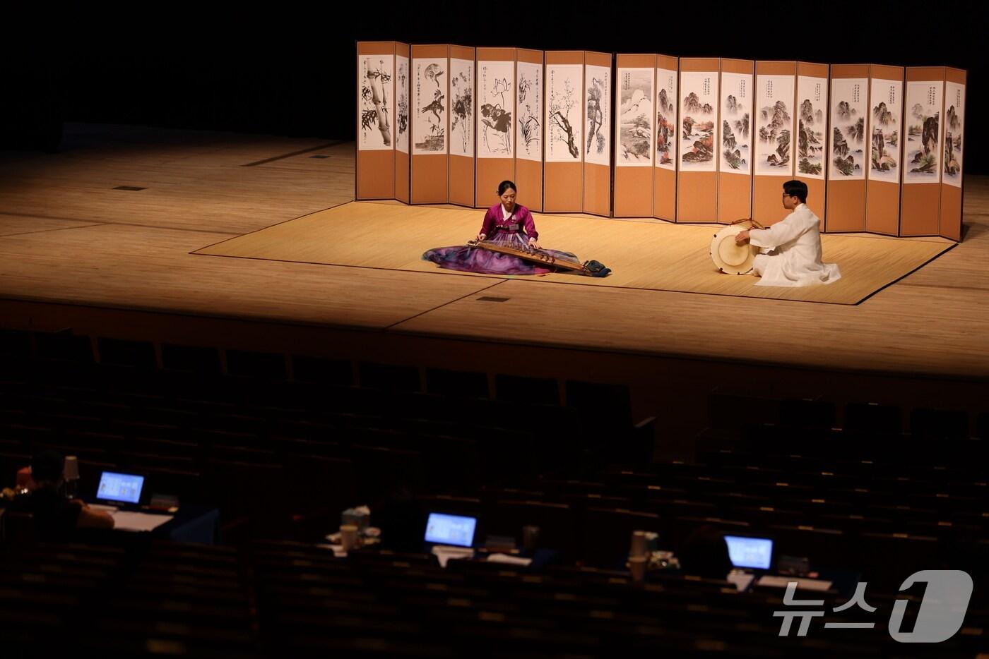 김해시가 다음달 11일부터 12일까지 이틀간 김해 초선대 전국 가야금 경연대회를 연다. 사진은 지난해 열린 가야금 경연대회 모습.(김해시 제공. 재판매 및 DB금지)