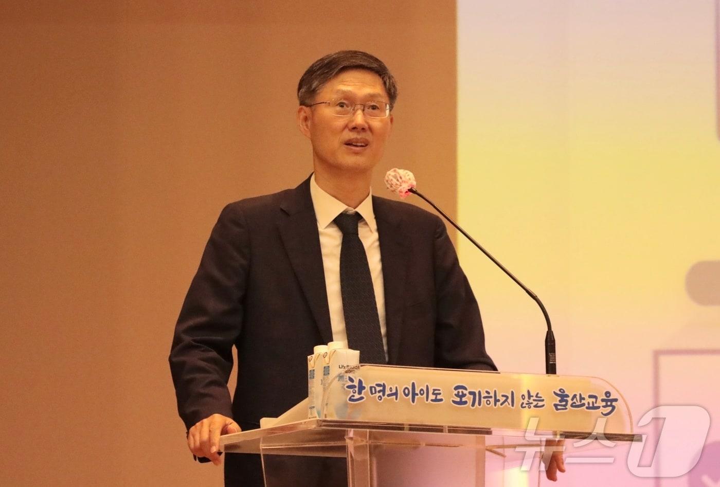 문형배 전 헌법재판소장 권한대행은 이날 울산시교육청 대강당에서 ‘헌법의 관점에서 교육을 생각하다’를 주제로 열린 강연을 진행하고 있다. ⓒ News1 김세은 기자