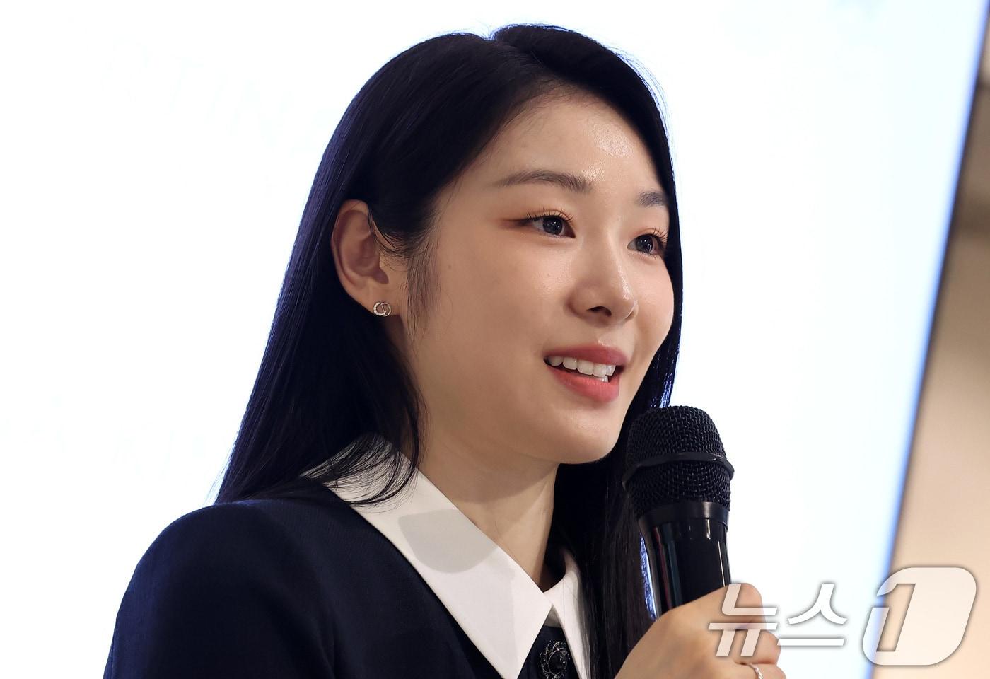 본문 이미지 - 전 피겨스케이팅 선수 김연아가 2026 밀라노 코르티나 동계 올림픽 공식 설명회에서 발언하고 있다.ⓒ 뉴스1 김성진 기자