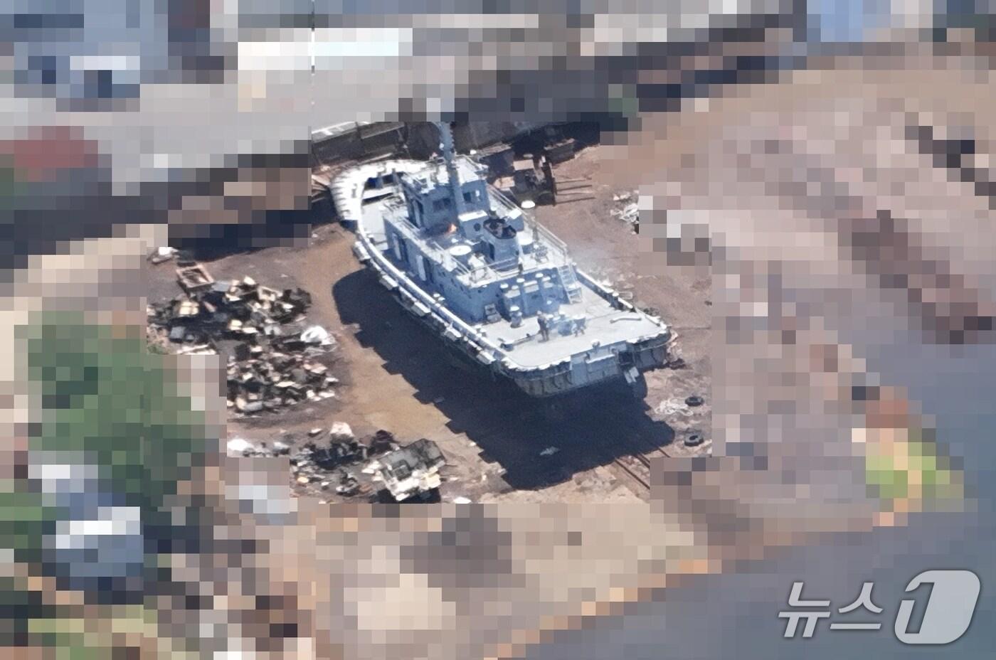 부산 다대항 불법 선박 해체 작업 현장.(부산해경 제공. 재판매 및 DB 금지)