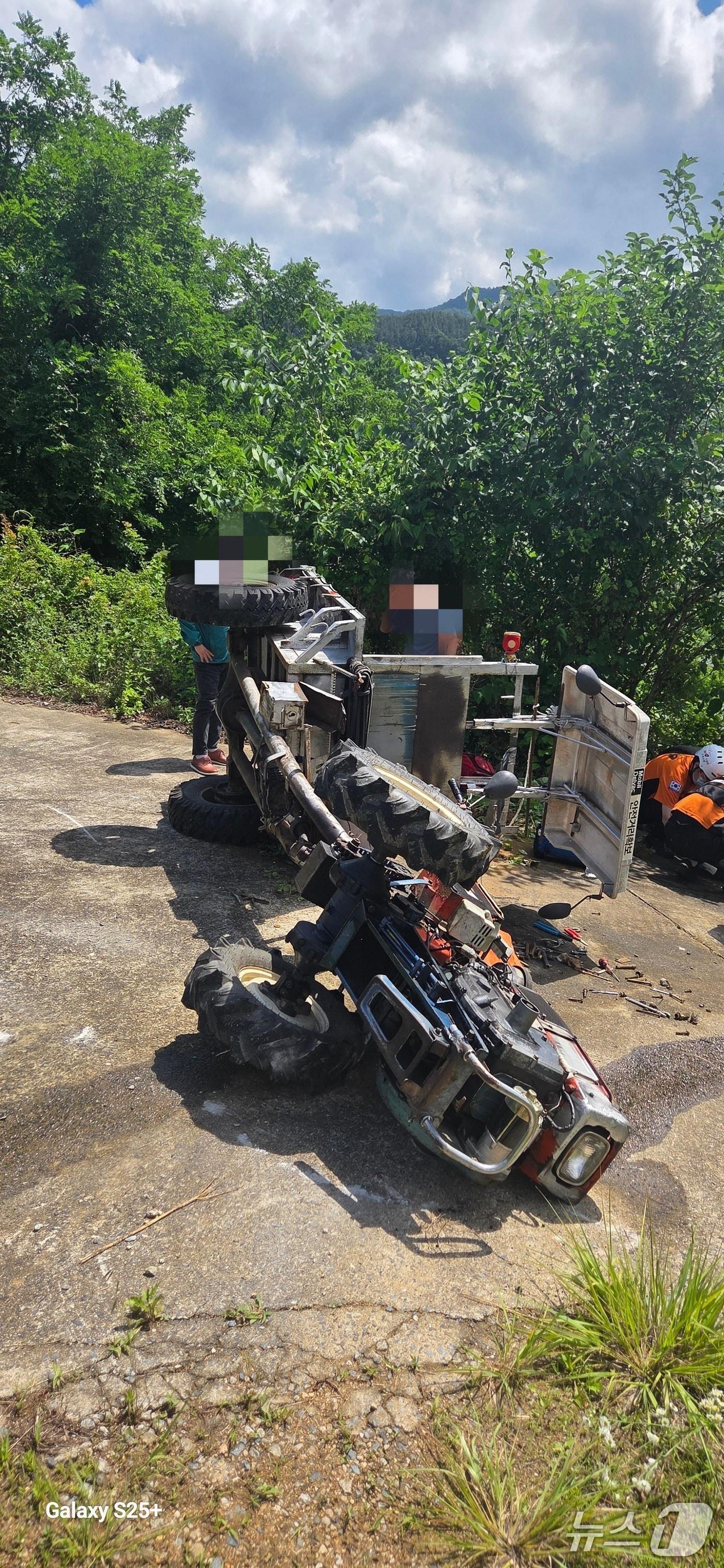 본문 이미지 - 전북 무주 경운기 사고 현장.(전북소방본부 제공. 재판매 및 DB금지)