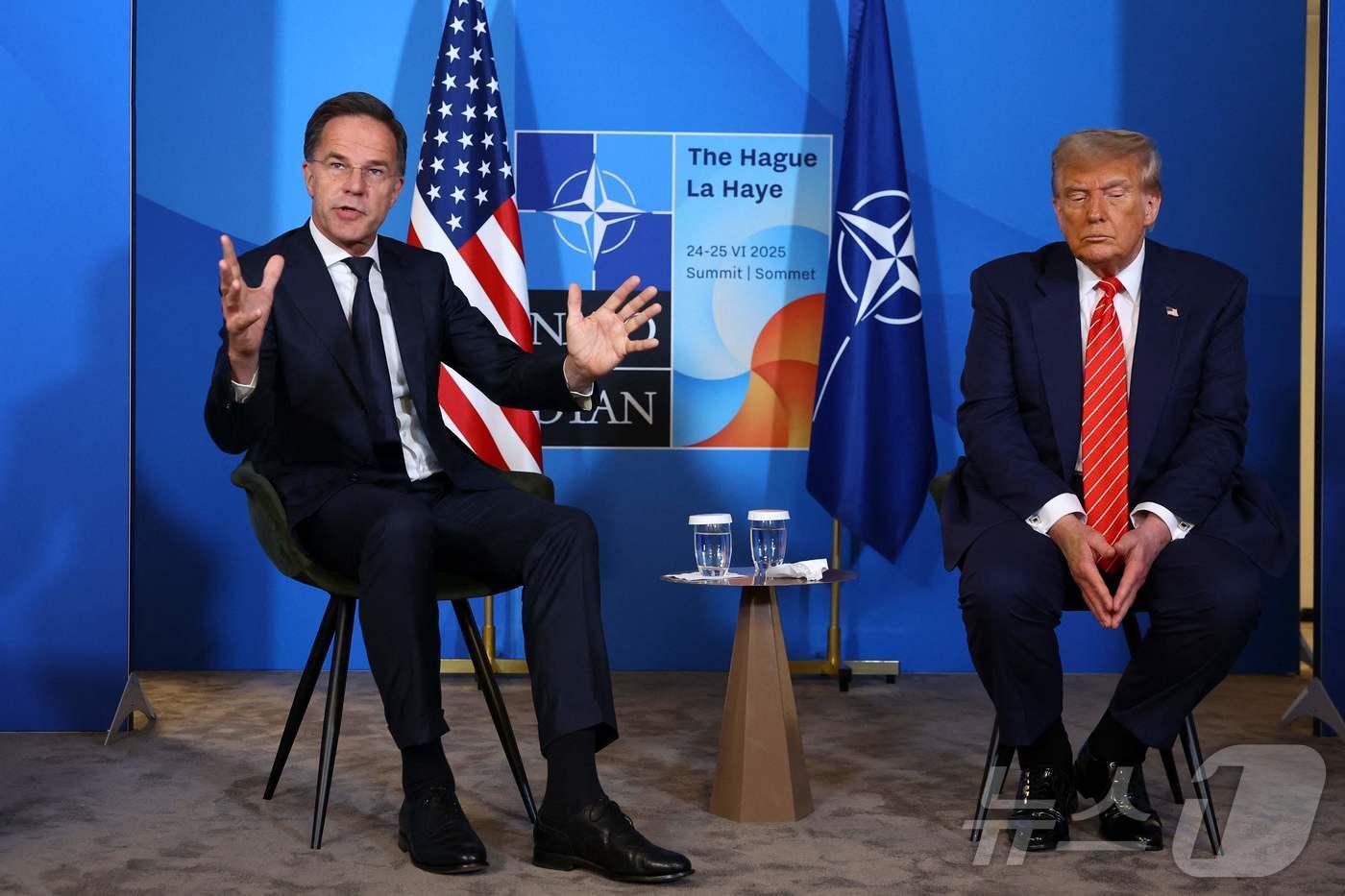도널드 트럼프 미국 대통령이 25일(현지시간) 네덜란드 헤이그에서 열린 북대서양조약기구(NATO·나토) 정상회의에 참석해 마르크 뤼터 나토 사무총장과 기자회견을 하고 있다. 2025.6.25. ⓒ AFP=뉴스1