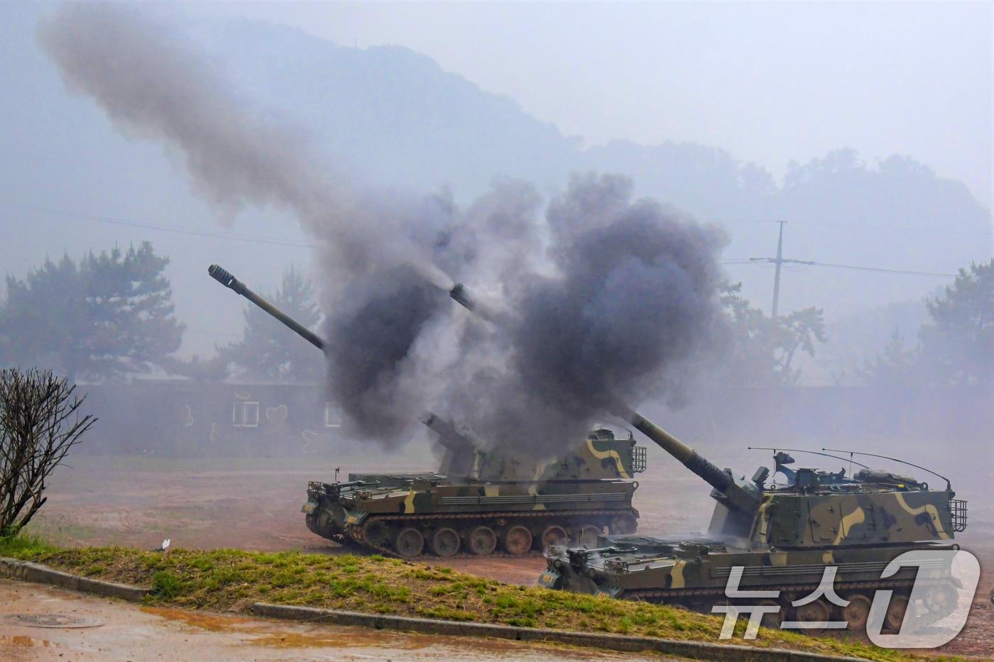 해병대 연평부대 장병들이 서해 해상분계선 NLL 부근에서 실시된 해상 사격훈련에서 K9 자주포 사격을 하고 있다. &#40;해병대사령부 제공. 재판매 및 DB 금지&#41; 2025.6.25/뉴스1 ⓒ News1 민경석 기자