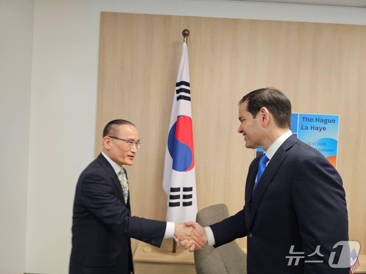 본문 이미지 - 위성락 대통령실 국가안보실장과 마르코 루비오 미국 국무장관 겸 국가안보보좌관의 모습&#40;대통령실 제공&#41;