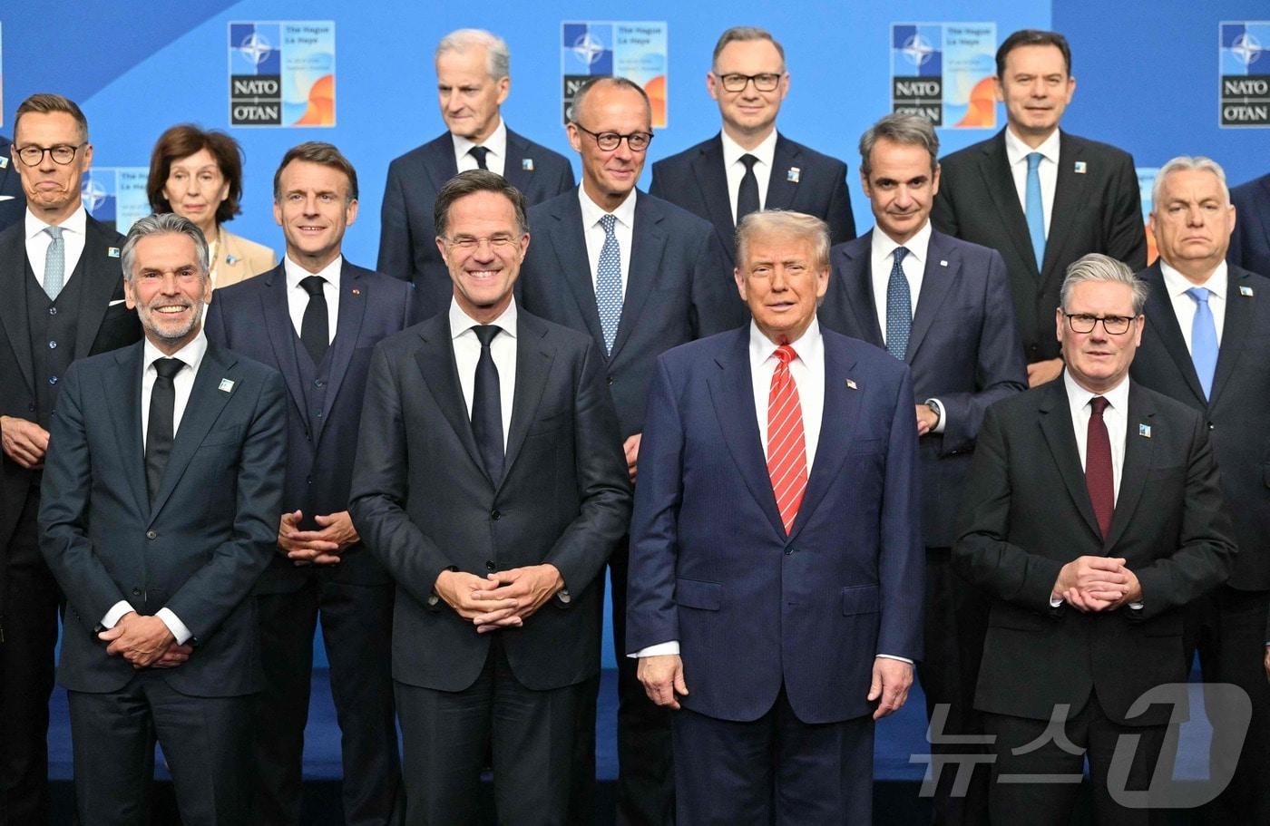 북대서양조약기구&#40;NATO·나토&#41; 회원국들은 25일&#40;현지시간&#41; 네덜란드 헤이그에서 열린 정상회의에서 방위비를 2035년까지 국내총생산&#40;GDP&#41; 대비 5%로 늘리기로 합의했다. 2025.6.25. ⓒ AFP=뉴스1