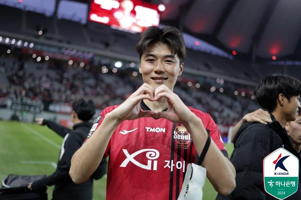 본문 이미지 - 포항으로의 이적을 직접 밝힌 기성용&#40;한국프로축구연맹 제공&#41; 