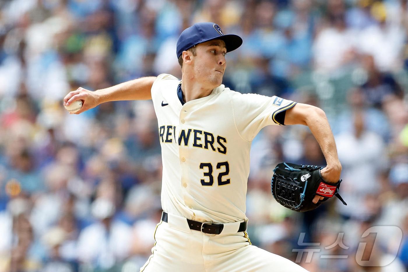 밀워키 브루어스 &#39;루키&#39; 제이컵 미시오르스키가 26일&#40;한국시간&#41; 열린 2025 메이저리그 피츠버그 파이리츠전에서 5이닝 8탈삼진 무실점으로 시즌 3승을 거뒀다. ⓒ AFP=뉴스1