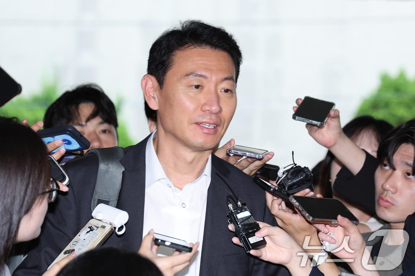 윤석열 전 대통령의 부인 김건희 여사 의혹 관련 사건 수사를 맡은 민중기 특별검사팀의 박상진 특검보가 26일 오전 서울 서초구 사무실로 출근하고 있다. 2025.6.26/뉴스1 ⓒ News1 신웅수 기자