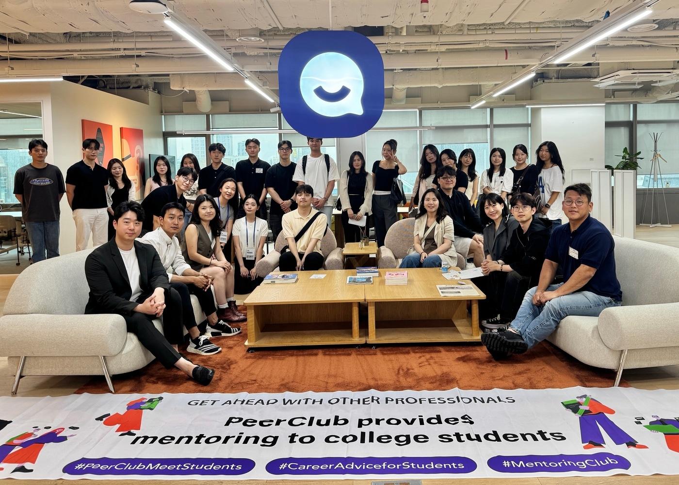 본문 이미지 - 서울 강남구 역삼동에서 피어클럽이 해외 대학교에 재학중인 학생들을 대상으로 취업과 진로 고민 해소를 위한 'CV 클리닉' 행사를 열었다.(피어클럽 제공)