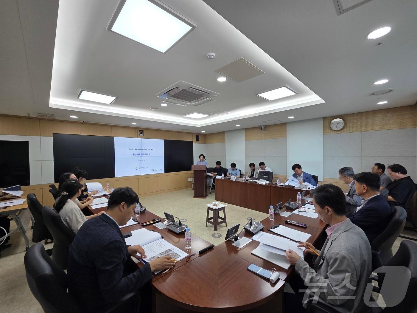 본문 이미지 - 경북교육청은 26일 구미시 산동읍 동곡리에 신축 예정인 (가칭)산동유치원의 중간설계협의회’를 열었다.ⓒ News1 김대벽기자