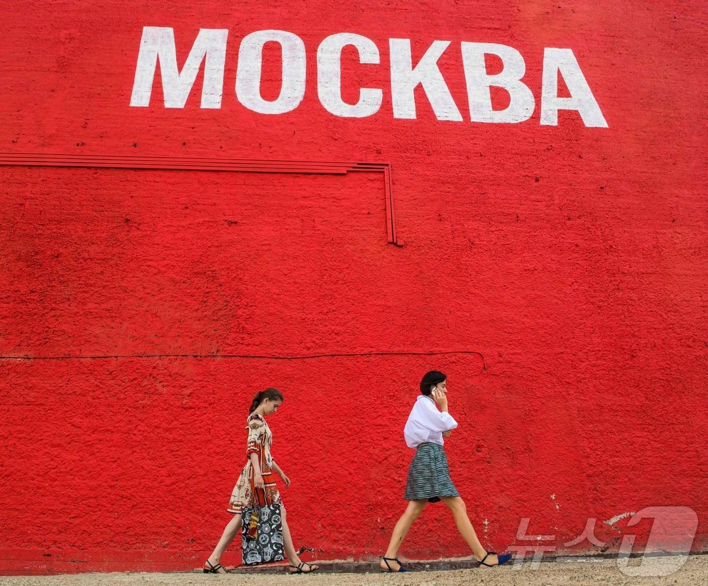 본문 이미지 - 러시아에서 상점 간판이나 공공장소 표지판에 외국어를 기입하는 것을 규제하는 법안이 통과됐다. ⓒ AFP=뉴스1