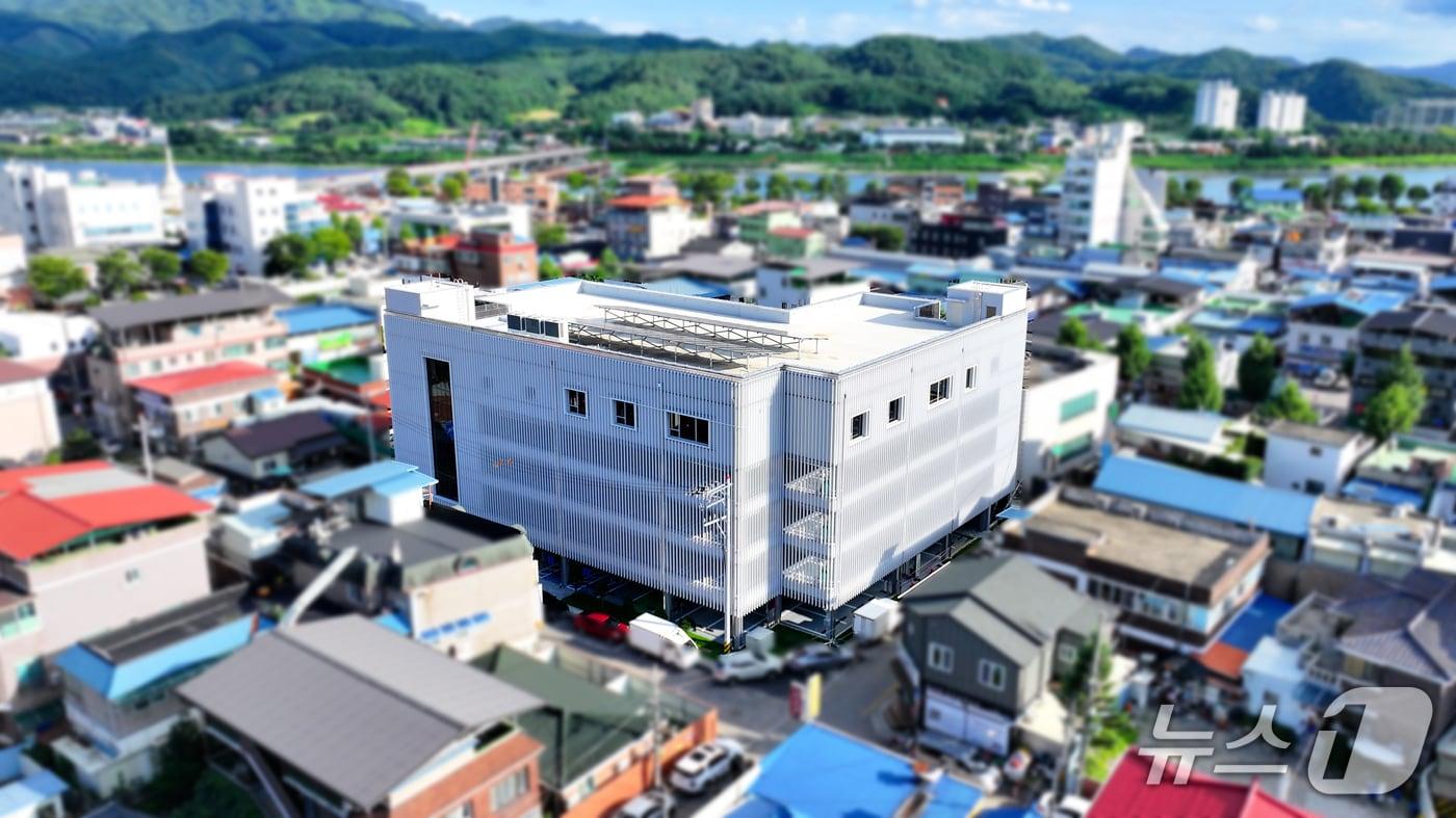 화천 산천어주차타워에 들어선 화천군 가족센터 전경.&#40;화천군 제공, 재판매 및 DB금지&#41;