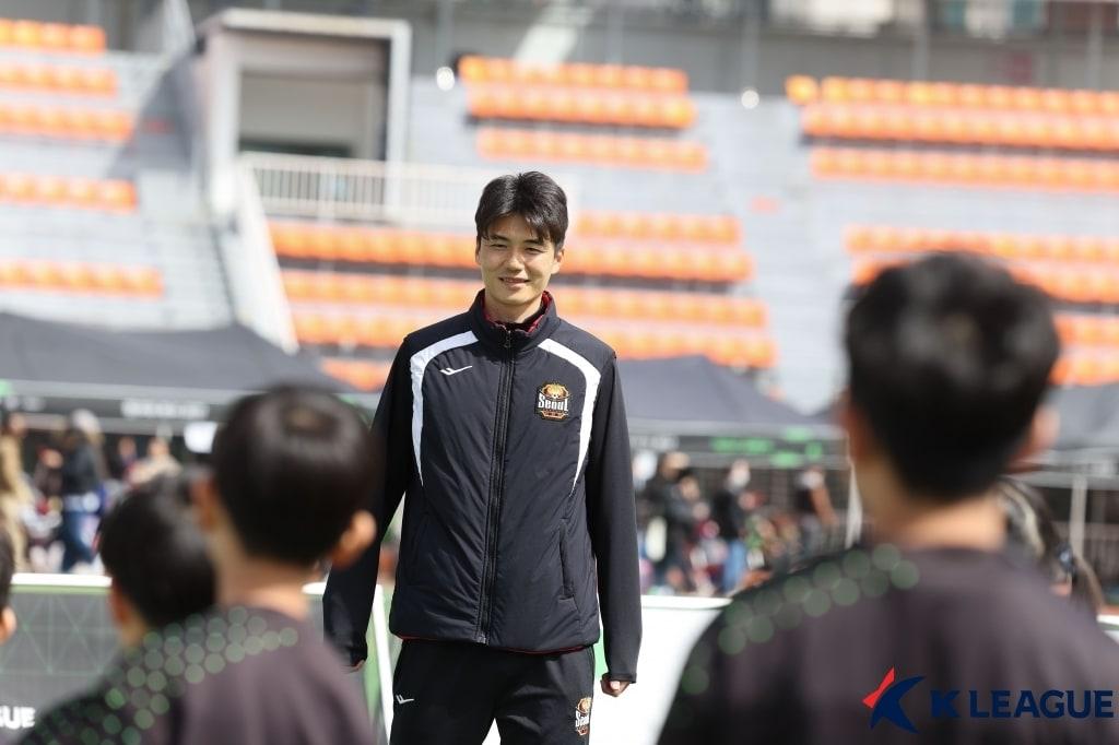 본문 이미지 - FC서울의 기성용이 포항으로 이적한다. 쉽지 않은 선택이었는데, 또 기성용답게 도전을 택했다. &#40;한국프로축구연맹 제공&#41;