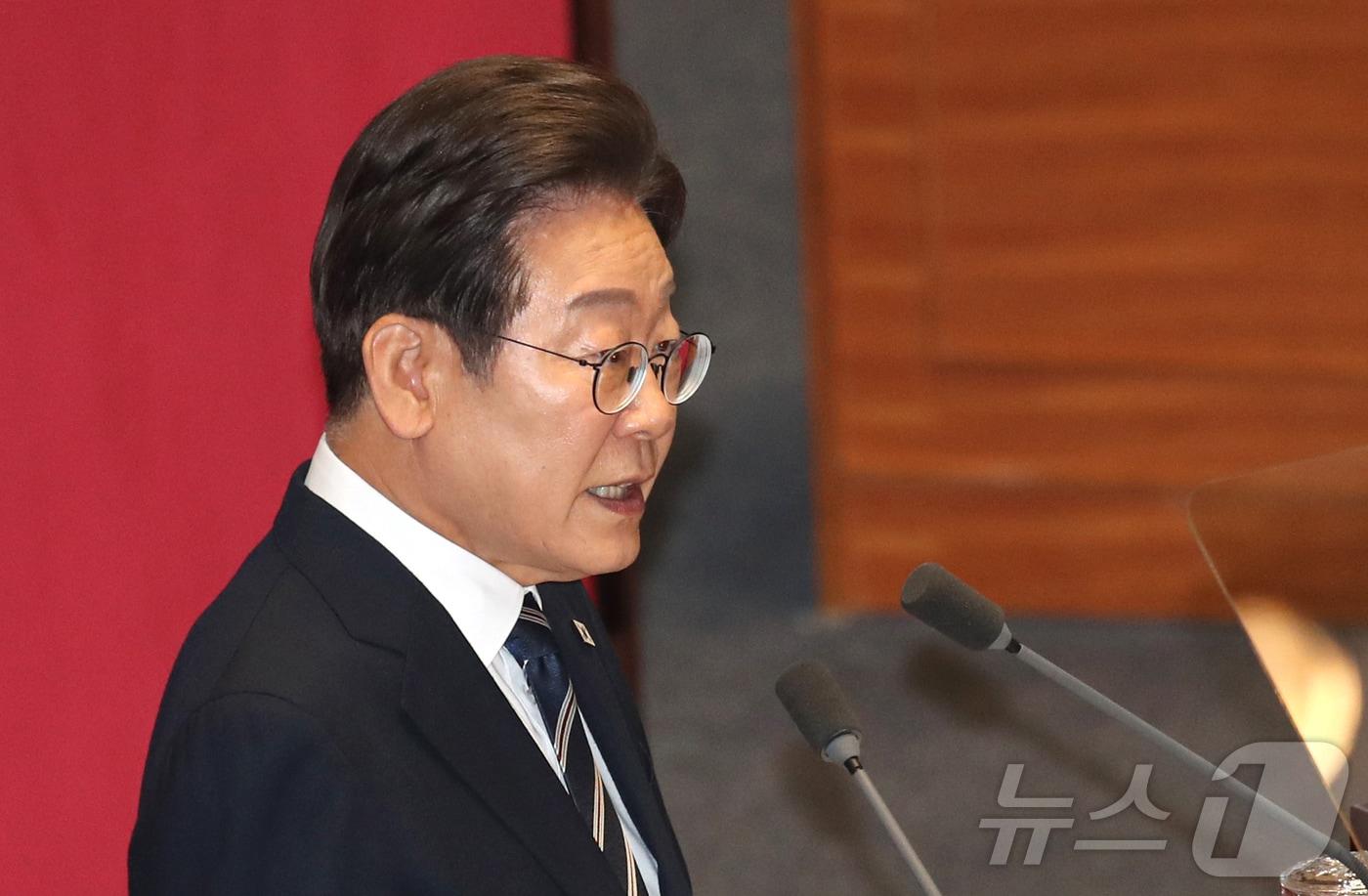 이재명 대통령이 26일 오전 서울 여의도 국회 본회의장에서 2025년도 제2회 추가경정예산안에 대한 정부 시정연설을 하고 있다 2025.6.26/뉴스1 ⓒ News1 국회사진기자단