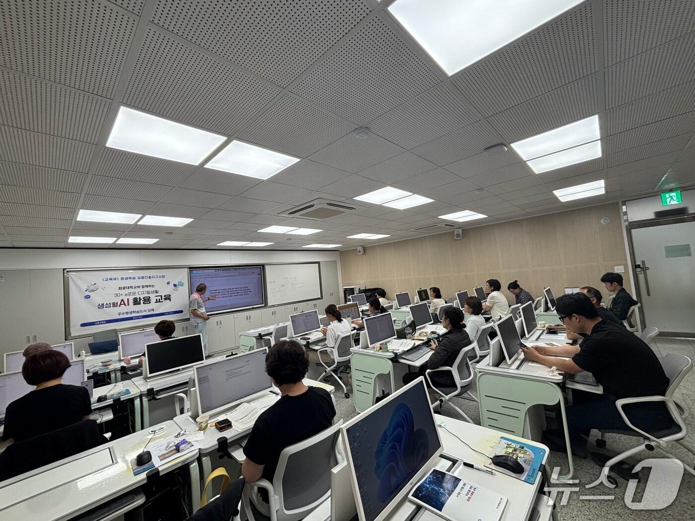 본문 이미지 - 김제시가 원광대와 ㈜KTCS와 손을 잡고 전 세대 아우르는 &#39;e-로운 디지털생활 프로젝트&#39;를 추진한다.&#40;김제시 제공. 재판매 및 DB금지&#41;