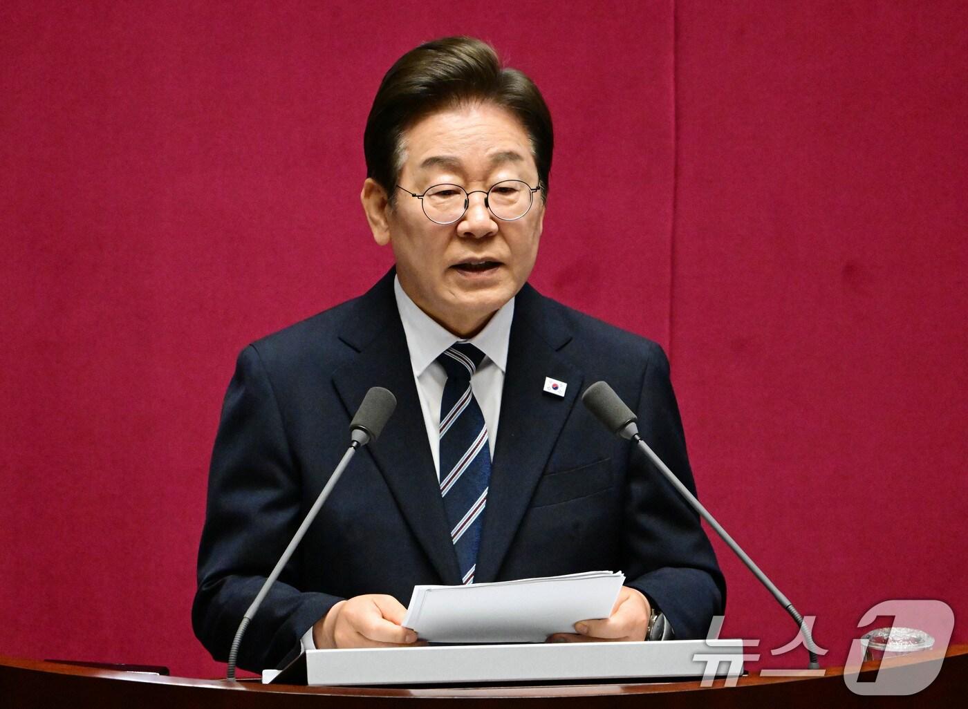 본문 이미지 - 이재명 대통령이 26일 오전 서울 여의도 국회에서 열린 제426회국회(임시회) 제2차 본회의에서 2025년도 제2회 추가경정예산안에 대한 정부의 시정연설을 하고 있다. 2025.6.26/뉴스1 ⓒ News1 국회사진기자단