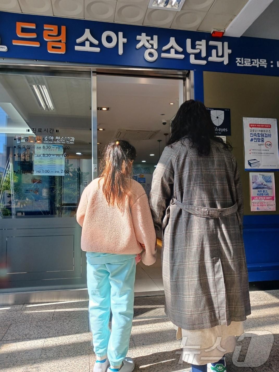 본문 이미지 - 경북는 26일 맞벌이·다자녀 가정을 지원하고 돌봄 공백을 해소하기 위해 ‘아픈아이 긴급돌봄서비스’를 올해 총 12개 시군으로 확대 운영한다 ⓒ News1 김대벽기자