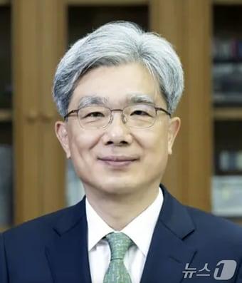 본문 이미지 - 이재명 대통령이 26일 헌법재판소장 후보자에 김상환 전 대법관을 지명했다. &#40;대통령실 제공. 재판매 및 DB 금지&#41; 2025.6.26/뉴스1 ⓒ News1 이재명 기자