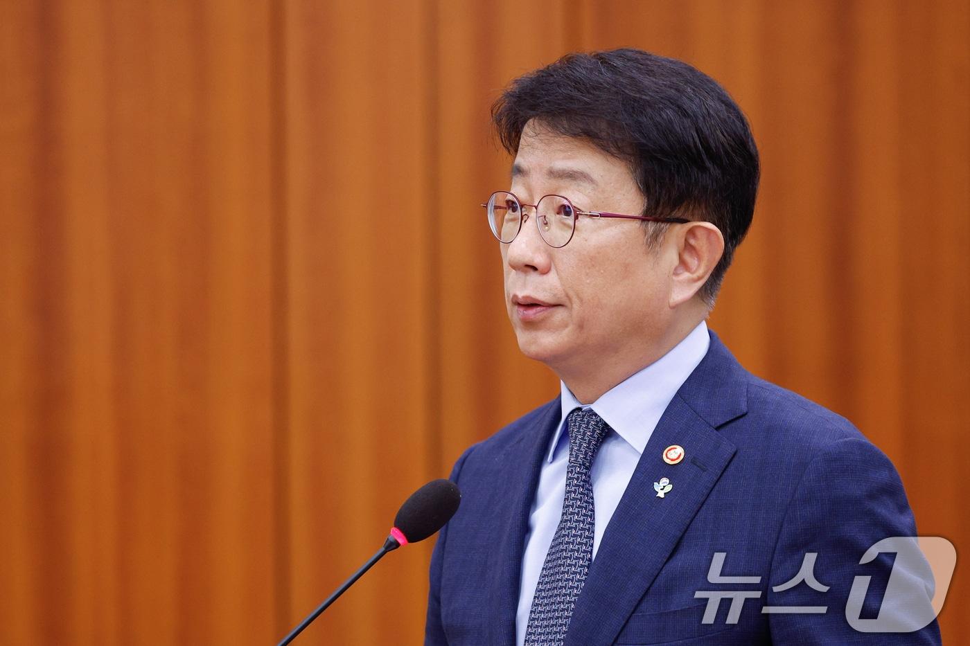 박상우 국토교통부 장관이 26일 서울 여의도 국회에서 열린 제426회국회&#40;임시회&#41; 국토교통위원회 제2차 전체회의에서 추경안 통과에 따른 정부측 인사말을 하고 있다. 2025.6.26/뉴스1 ⓒ News1 안은나 기자