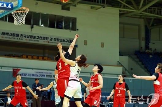 본문 이미지 - 강원 태백시장배 전국실업농구연맹전 겸 동호회 농구대회 자료 사진. &#40;태백시 제공. 재판매 및 DB금지&#41; 2025.6.26/뉴스1