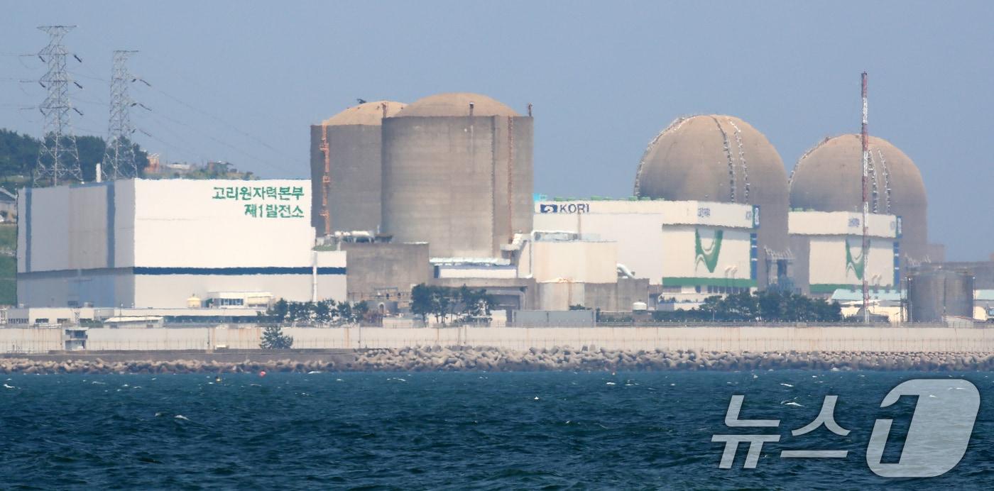 부산 기장군 장안읍 고리 1호기&#40;왼쪽 두 번째&#41; 모습. 2025.6.26/뉴스1 ⓒ News1 윤일지 기자