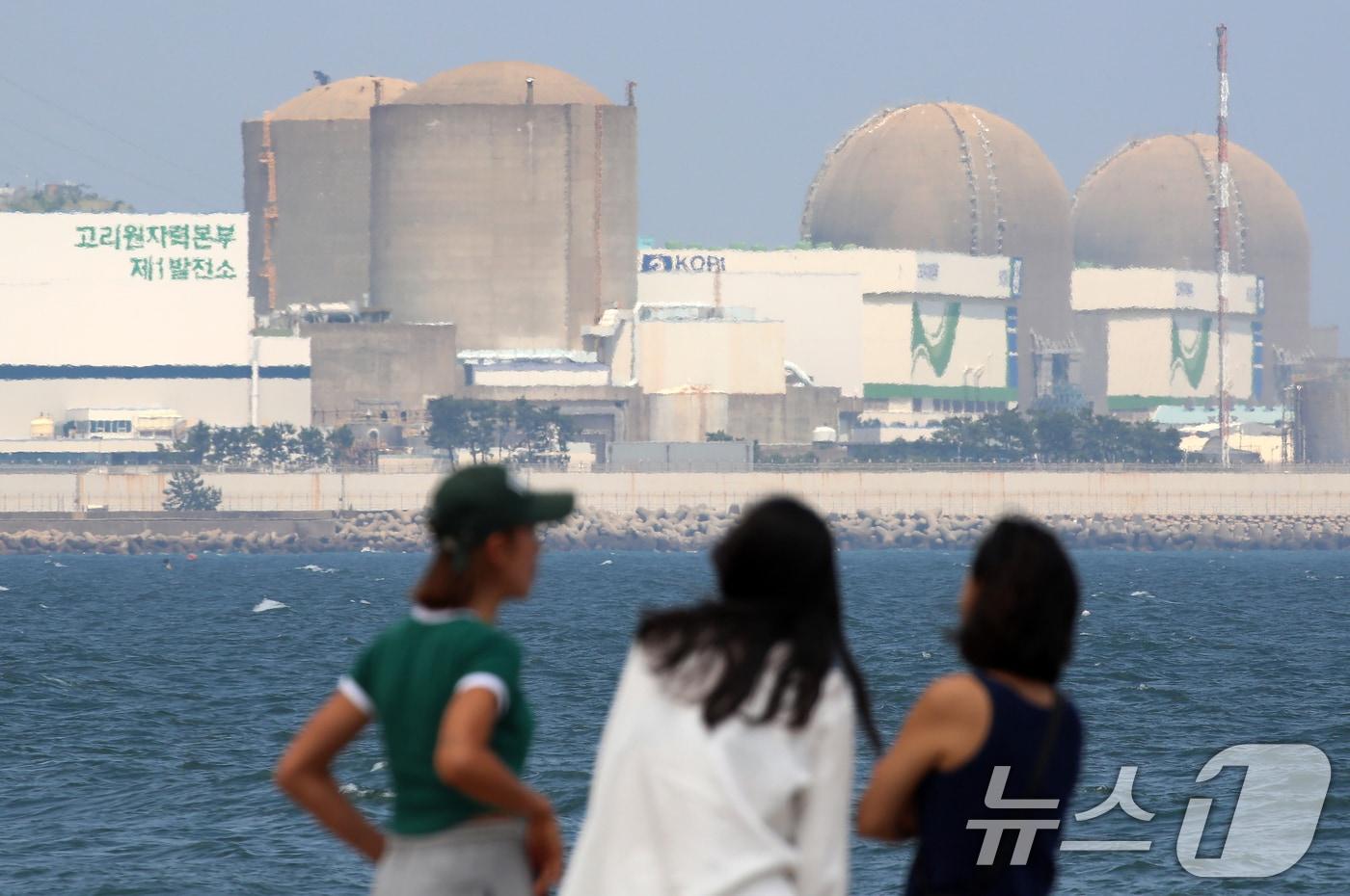 부산 기장군 장안읍 고리 1호기&#40;왼쪽 두 번째&#41; 모습.ⓒ News1 윤일지 기자