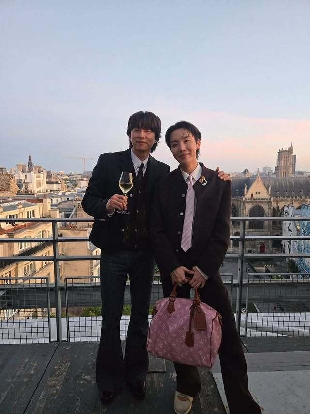 본문 이미지 - 공유(왼쪽)와 제이홉(제이홉 인스타그램)