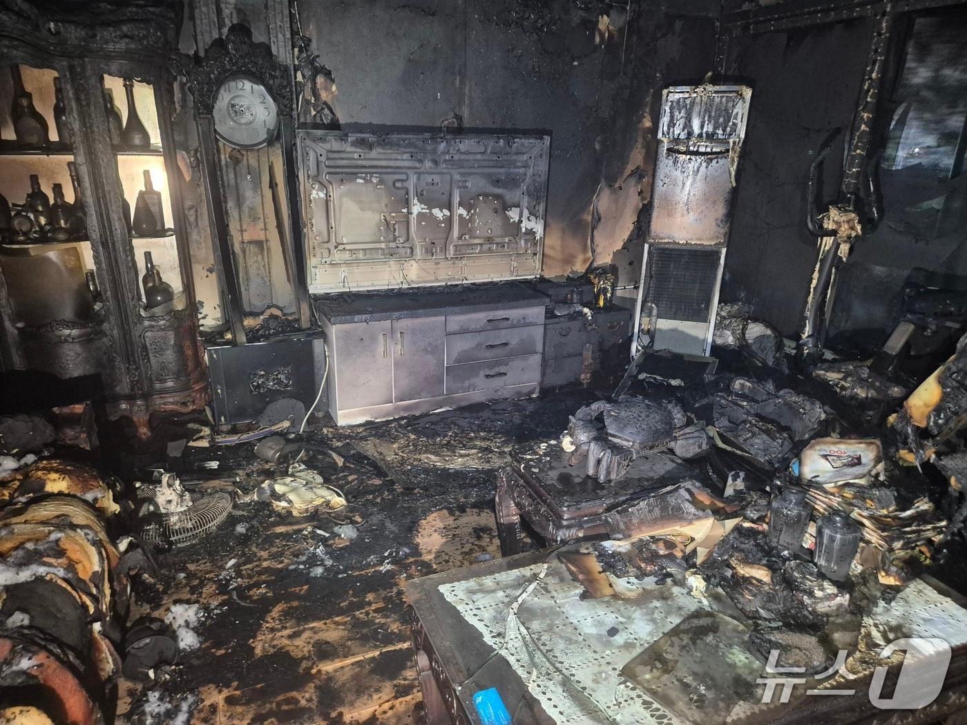 본문 이미지 -  당진 읍내동 단독주택 화재 현장. (당진소방서 제공, 재판매 및 DB금지) / 뉴스1