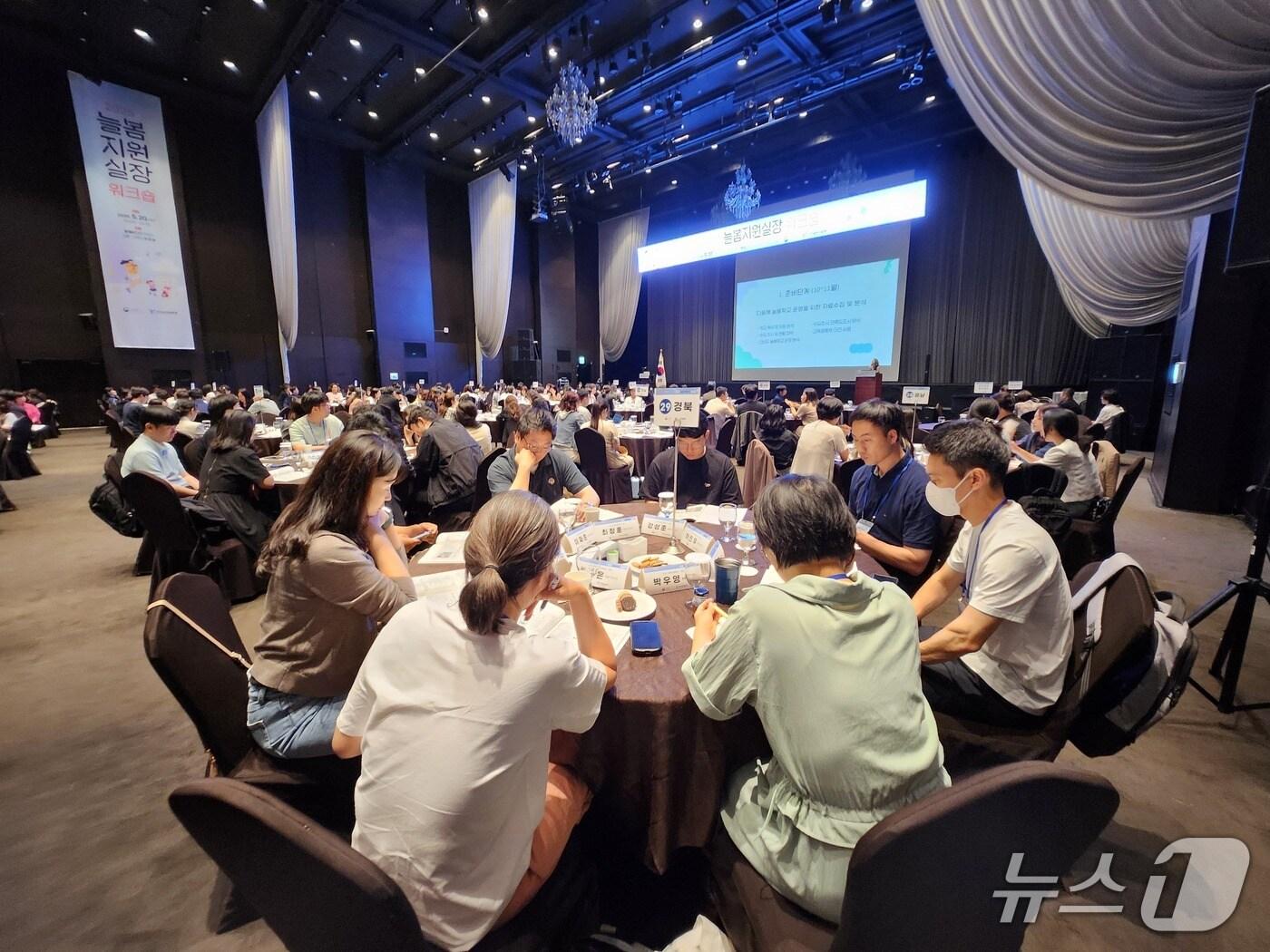본문 이미지 - 경북교육청이 올 상반기 ‘늘봄지원실장’ 업무 수행에 대한 만족도를 조사한 결과 89.4%가 &#39;학교 현장에 긍정적인 영향을 미친다&#39;고 답했다.&#40;경북교육청 제공, 재판매 및 DB 금지&#41;