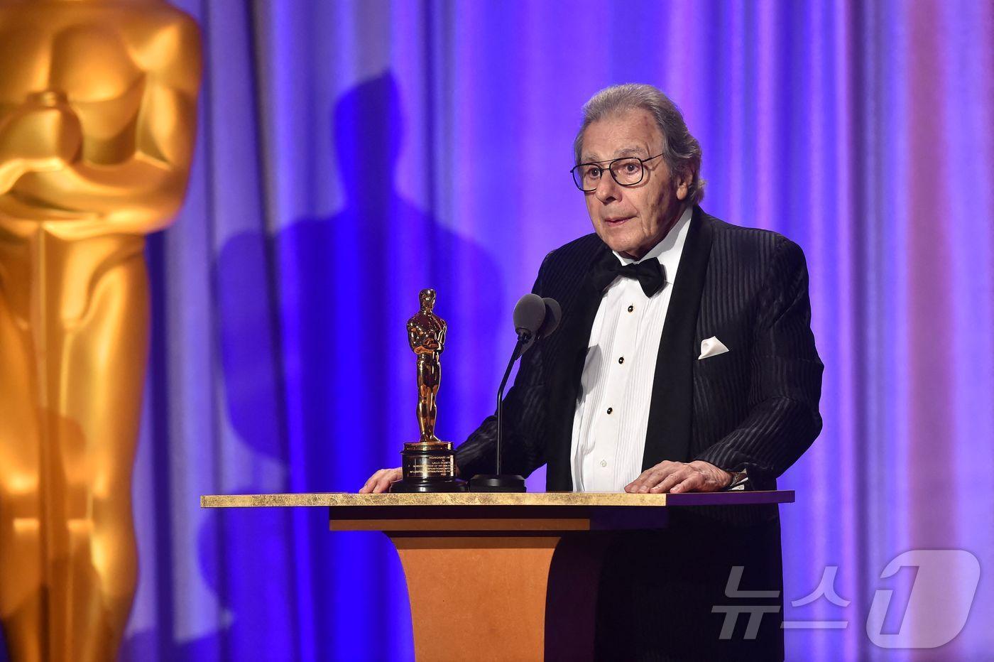 2018년 11월17일 명예오스카상을 받는 아르헨티나 작곡가 랄로 쉬프린. ⓒ AFP=뉴스1