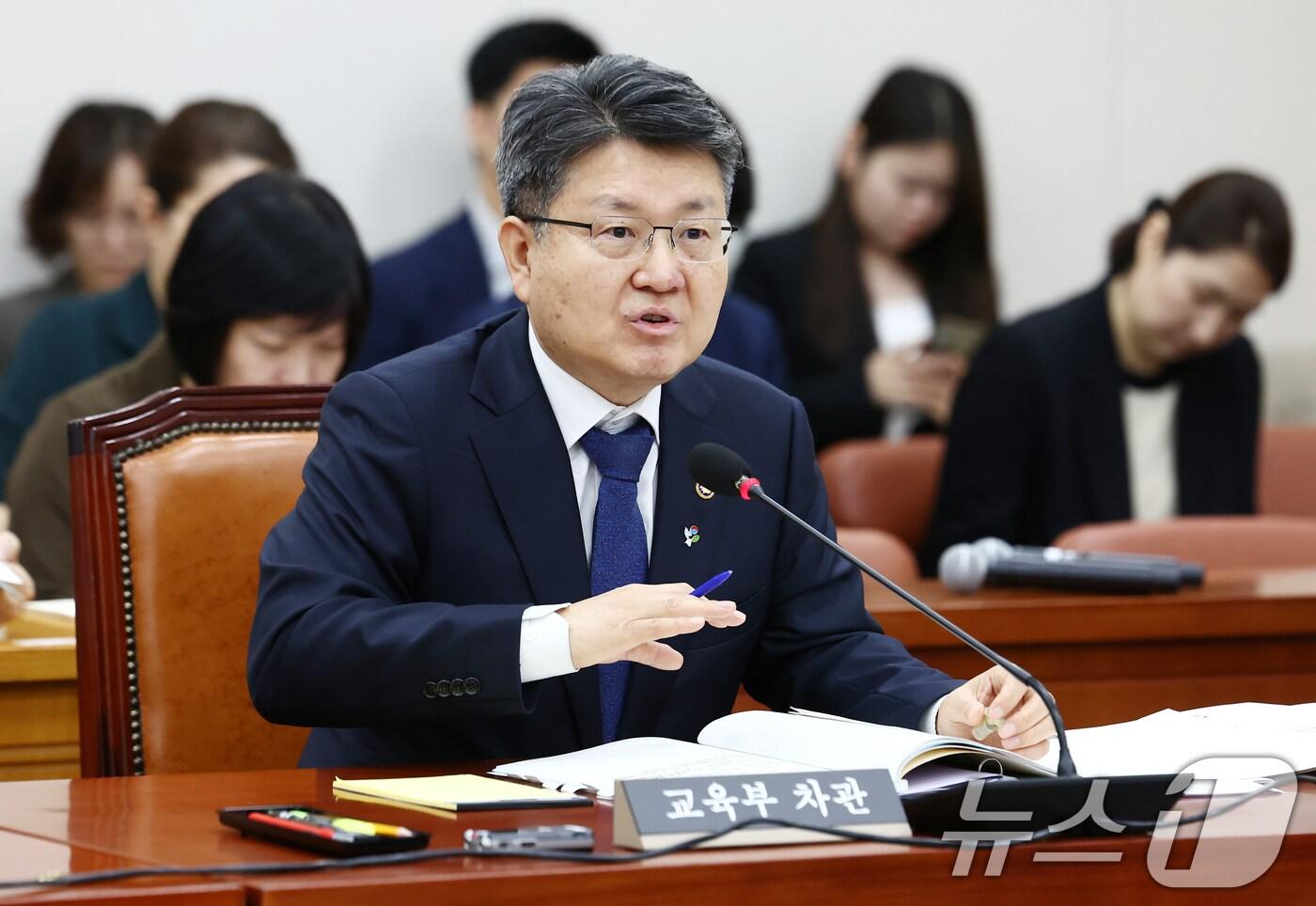 오석환 교육부 차관이 27일 오전 서울 여의도 국회에서 열린 2025년도 제2회 추가경정예산안&#40;정부&#41; 관련 교육위원회 전체회의에서 의원 질의에 답변하고 있다. 2025.6.27/뉴스1 ⓒ News1 김민지 기자