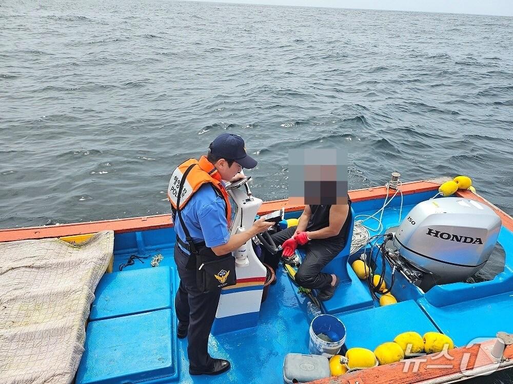 본문 이미지 - 제주 해상에서 실시하는 음주 운항 특별단속.(서귀포해양경찰서 제공. 재판매 및 DB 금지)