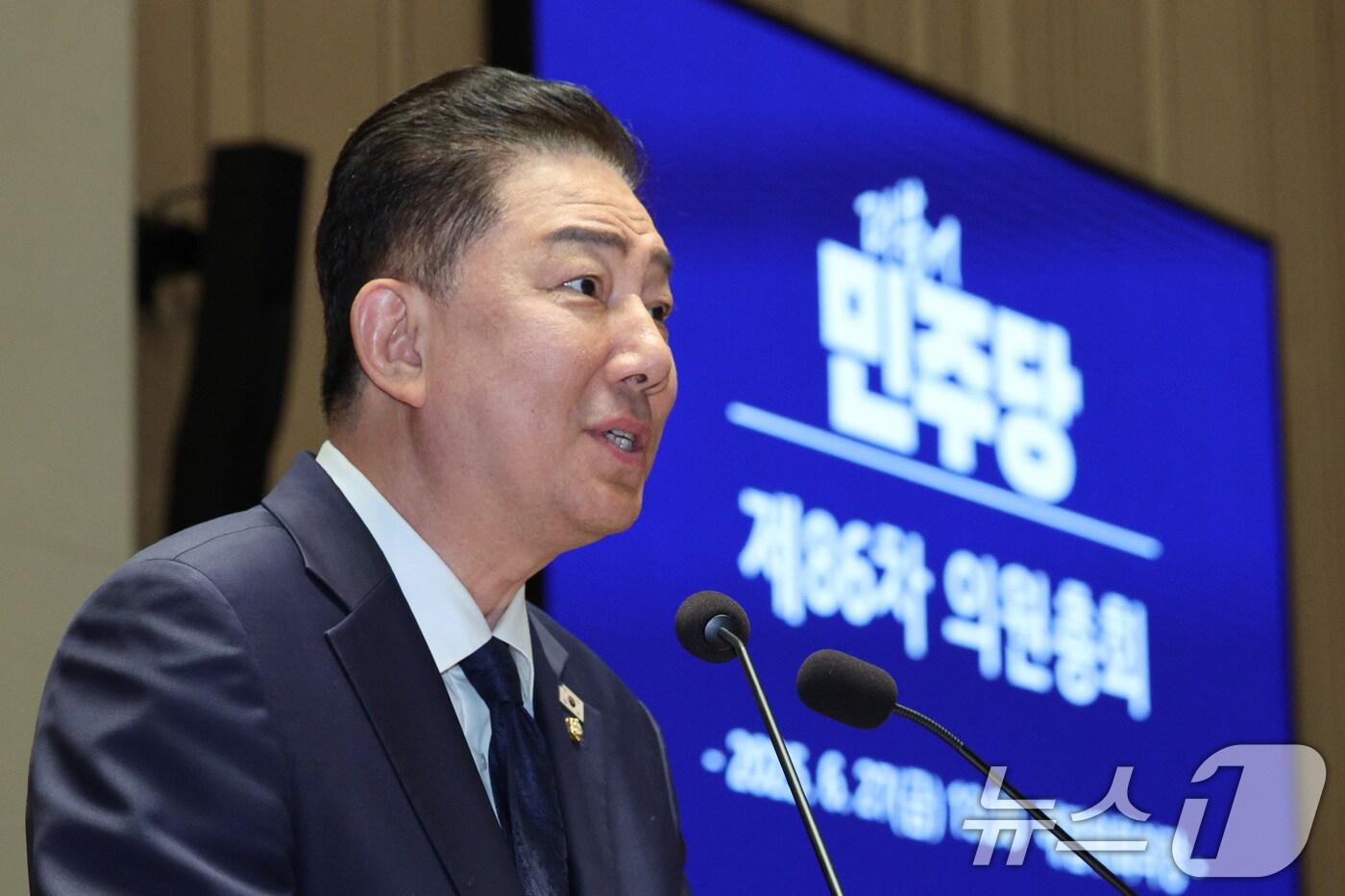 김병기 더불어민주당 대표 직무대행 겸 원내대표가 27일 오후 서울 여의도 국회에서 열린 민주당 의원총회에서 인사말을 하고 있다. 2025.6.27/뉴스1 ⓒ News1 신웅수 기자