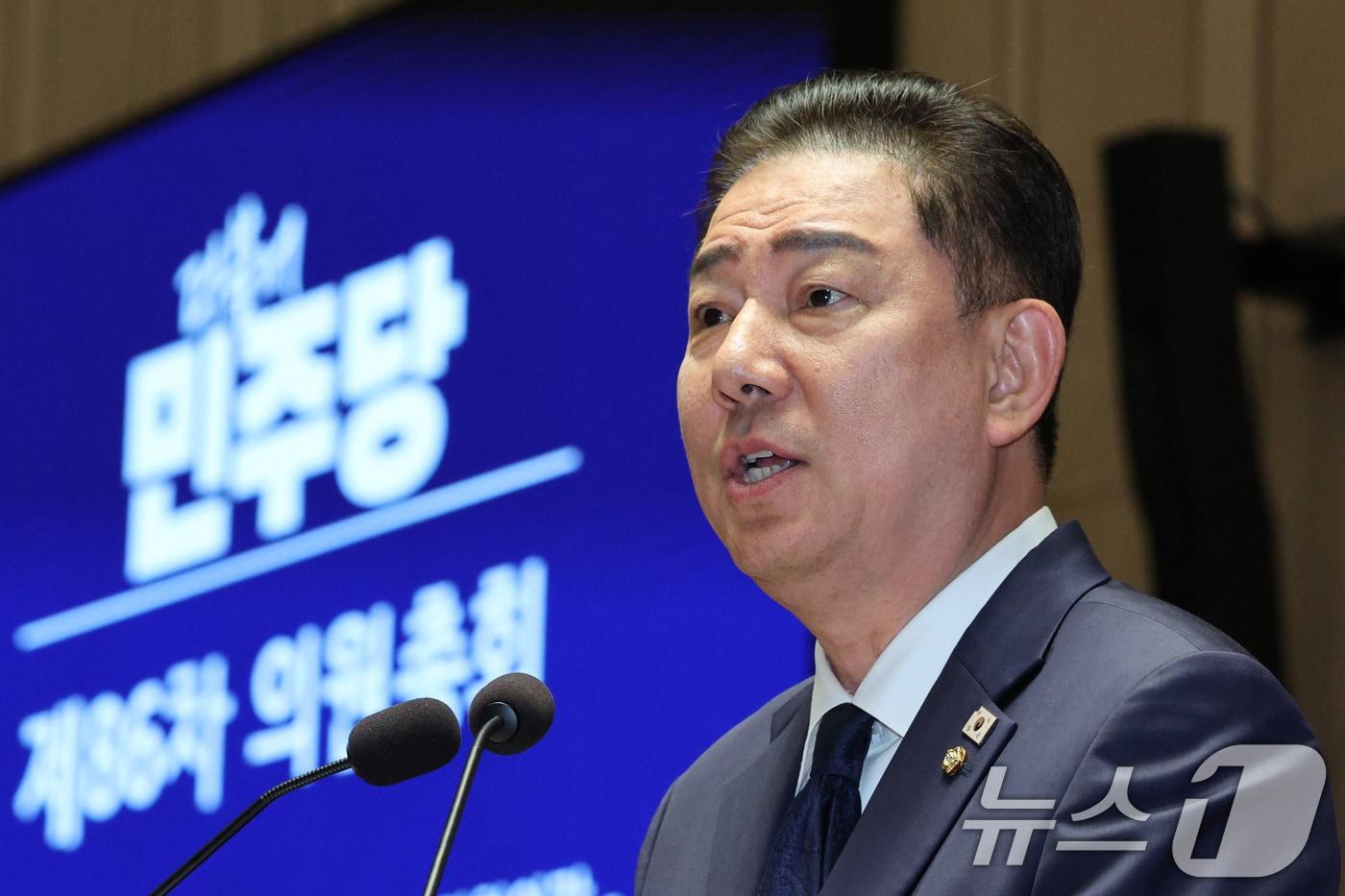 김병기 더불어민주당 대표 직무대행 겸 원내대표가 27일 오후 서울 여의도 국회에서 열린 민주당 의원총회에서 인사말을 하고 있다. 2025.6.27/뉴스1 ⓒ News1 신웅수 기자