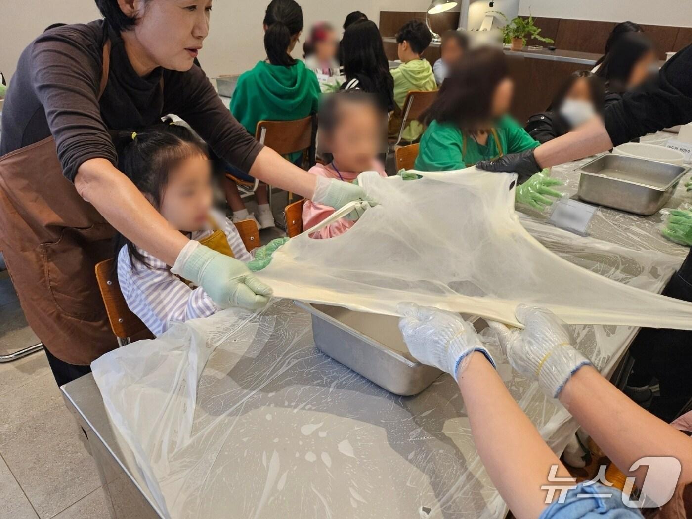 본문 이미지 - 괴산군 지난해 드림스타트 아동 대상 프로그램 운영 모습.(괴산군 제공)/뉴스1