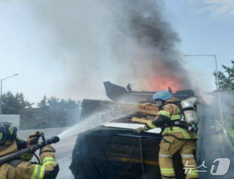 본문 이미지 - 화재 현장. (경기도소방재난본부 제공. 재판매 및 DB 금지) 2025.6.27/뉴스1