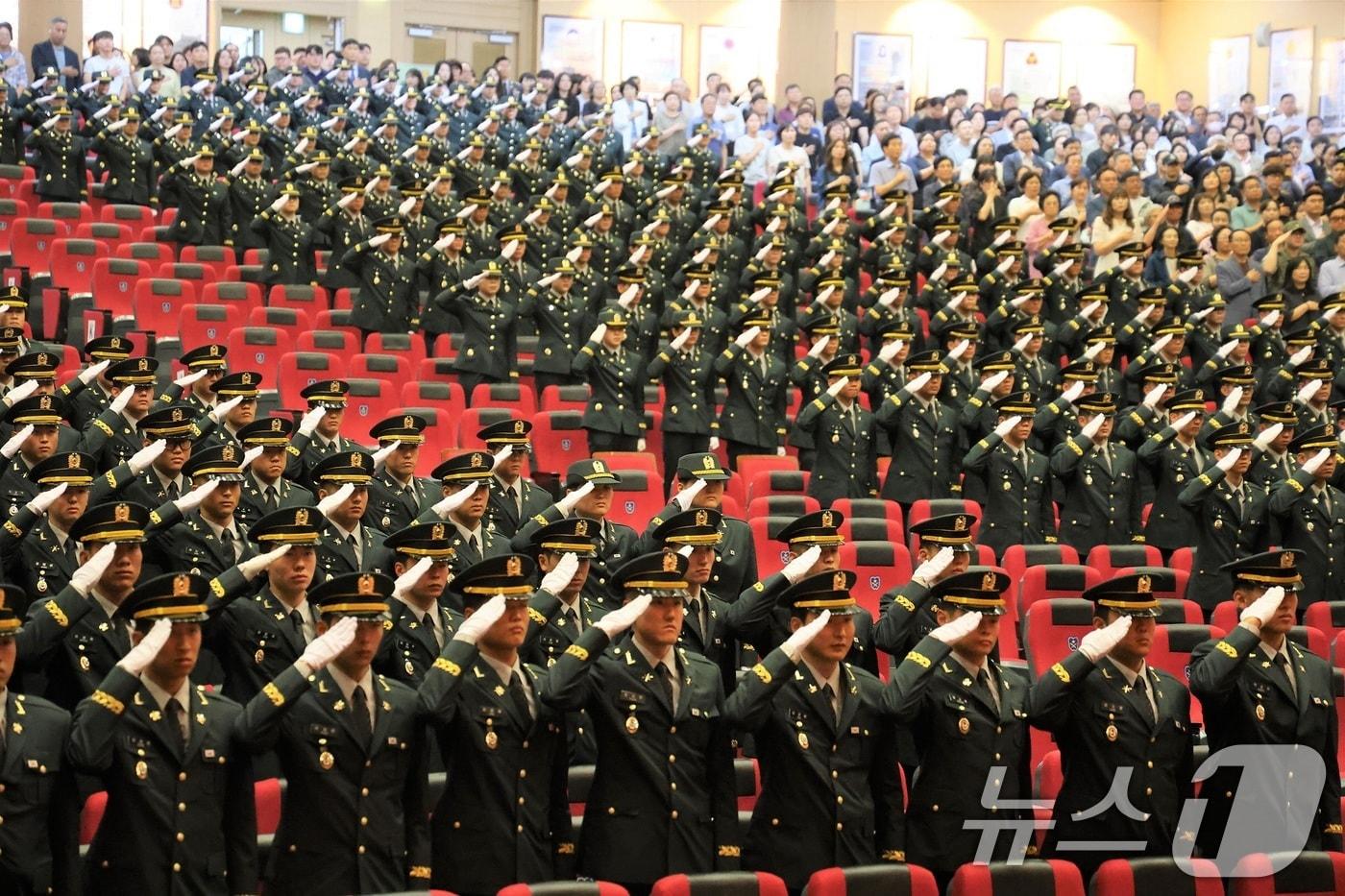 지난 6월 27일 괴산군 소재 육군학생군사학교에서 열린 &#39;2025년 대한민국 육군장교 통합임관식&#39;. &#40;육군 제공. 재판매 및 DB 금지&#41; 2025.6.27/뉴스1