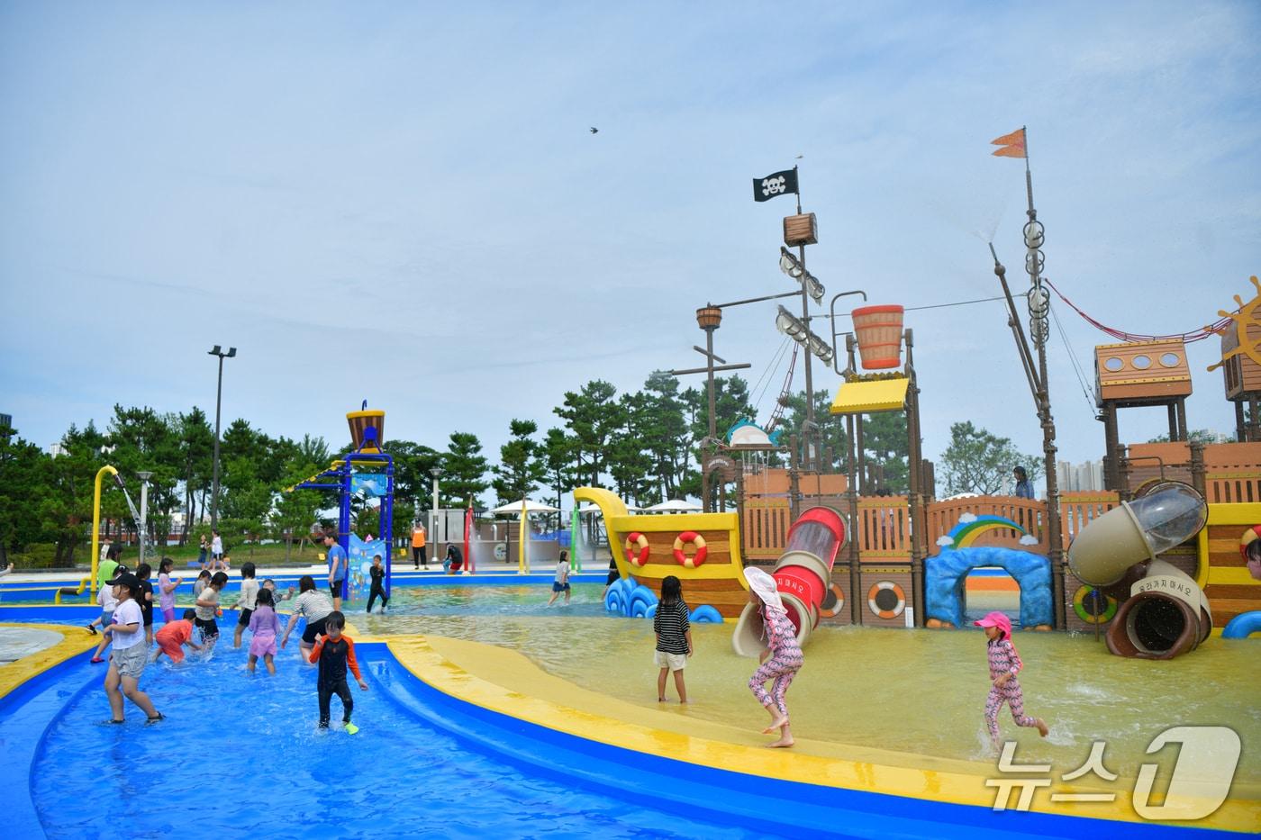 청초호 물놀이터 전경.(속초시 제공, 재판매 및 DB 금지)