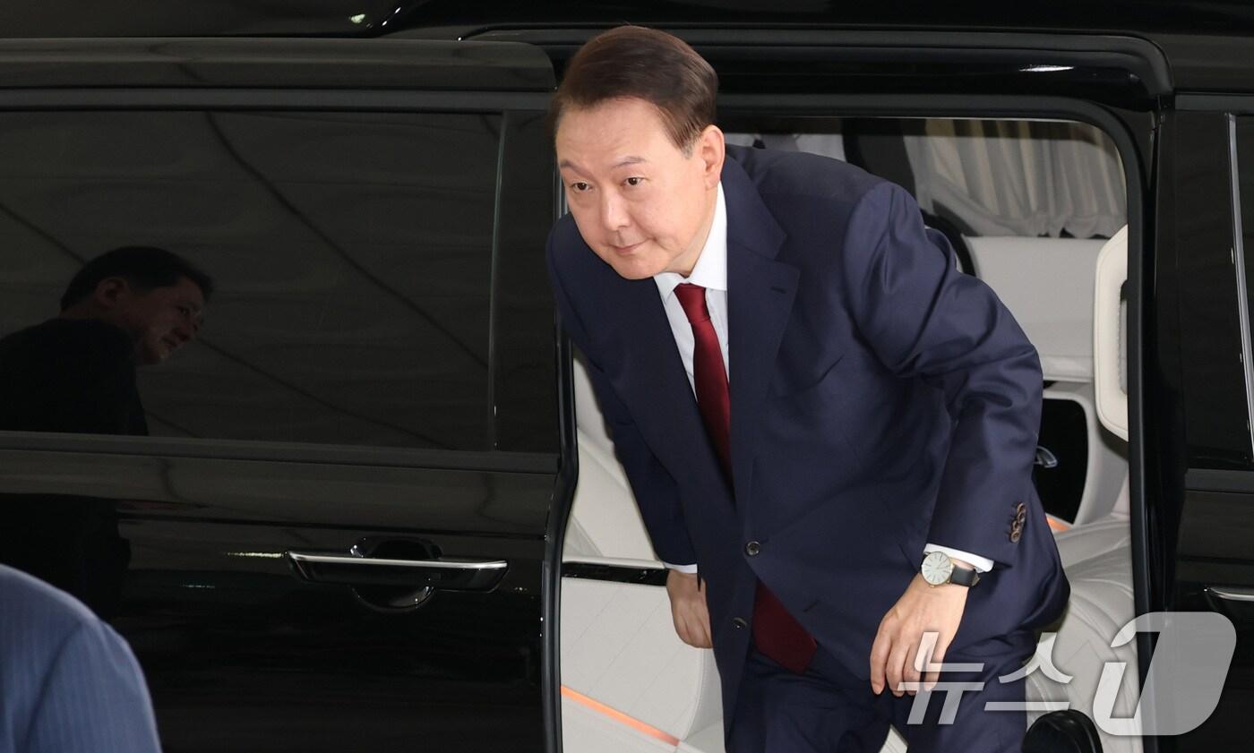 윤석열 전 대통령이 28일 오전 서울 서초구 서울고검 청사에 마련된 내란특검에 피의자 신분으로 첫 출석하고 있다. (공동취재) 2025.6.28/뉴스1 ⓒ News1 김성진 기자