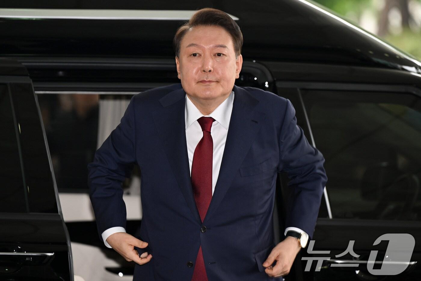 윤석열 전 대통령이 28일 오전 서울 서초구 서울고검 청사에 마련된 내란특검에 피의자 신분으로 첫 출석하고 있다. (공동취재) 2025.6.28/뉴스1 ⓒ News1 김성진 기자