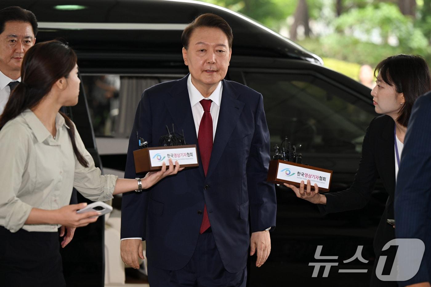 윤석열 전 대통령이 지난 28일 오전 서울 서초구 서울고검 청사에 마련된 내란특검에 피의자 신분으로 첫 출석하고 있다. (공동취재) 2025.6.28/뉴스1 ⓒ News1 김성진 기자