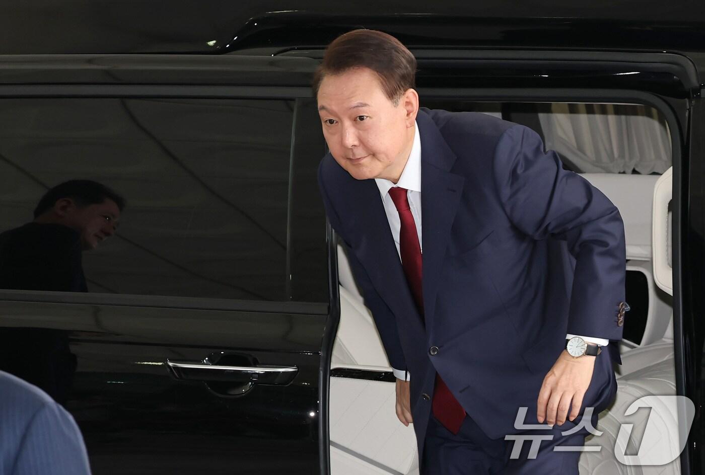 윤석열 전 대통령이 28일 오전 대면 조사를 받기 위해 서울 서초구 서울고검에 마련된 내란특검 사무실로 출석하고 있다. &#40;공동취재&#41; 2025.6.28/뉴스1 ⓒ News1 김성진 기자