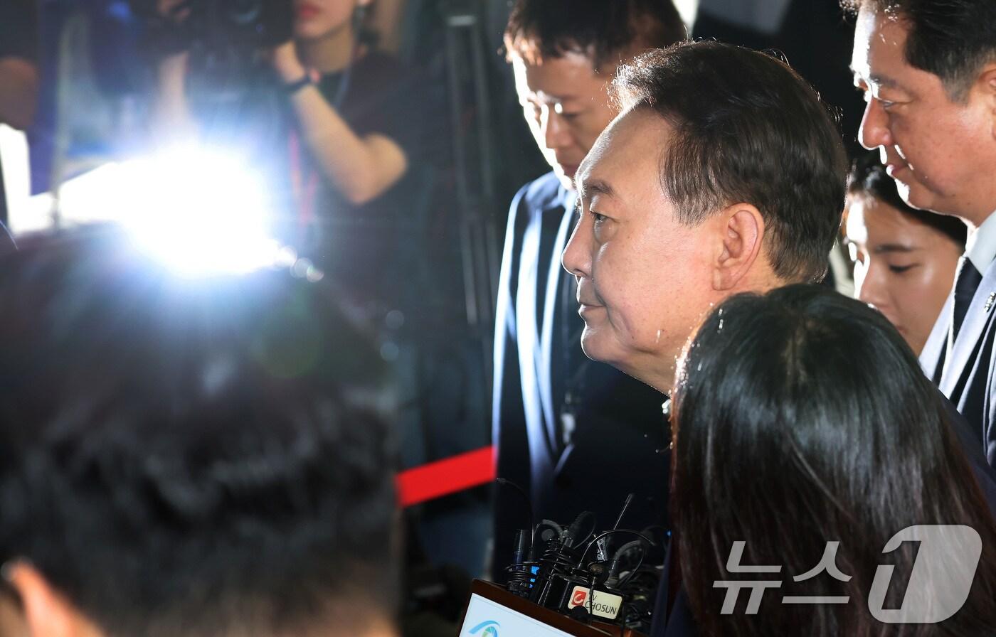 윤석열 전 대통령이 28일 오전 대면 조사를 받기 위해 서울 서초구 서울고검에 마련된 내란특검 사무실로 출석하고 있다. (공동취재) 2025.6.28/뉴스1 ⓒ News1 김성진 기자