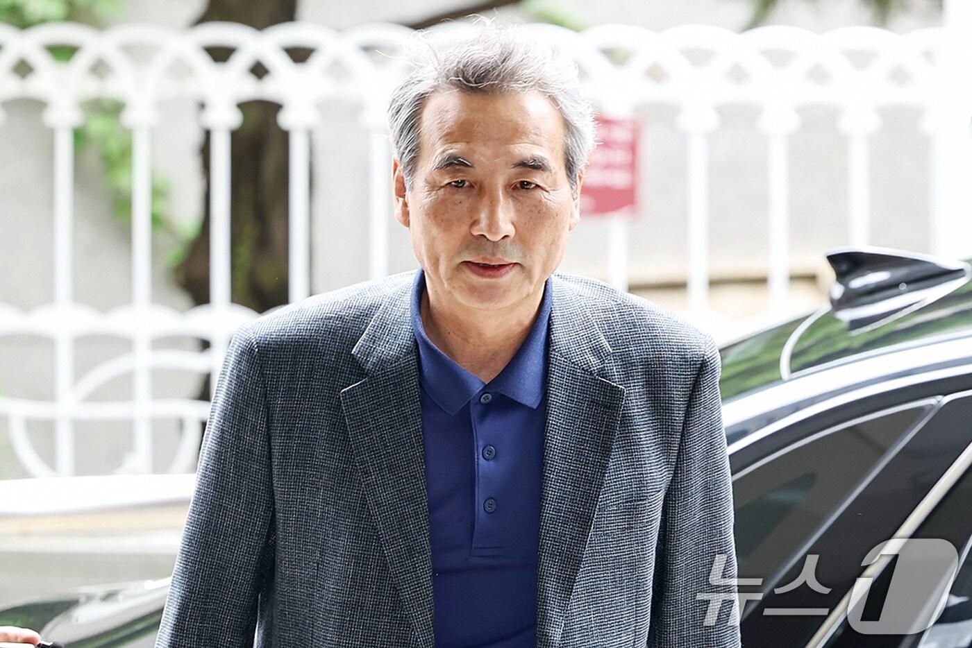 윤석열 전 대통령의 부인 김건희 여사 의혹 관련 사건을 맡은 민중기 특별검사가 6월 29일 오전 서울 서초구 사무실로 출근하고 있다. 2025.6.29/뉴스1 ⓒ News1 민경석 기자