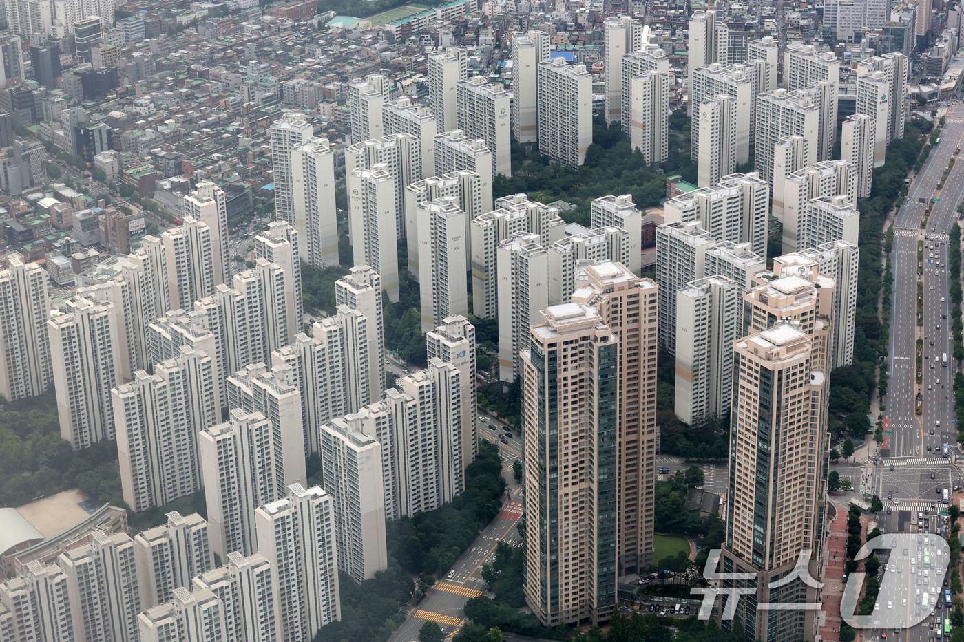 서울 송파구 서울스카이전망대에서 바라본 송파구 아파트단지 모습. 2025.6.29/뉴스1 ⓒ News1 박세연 기자