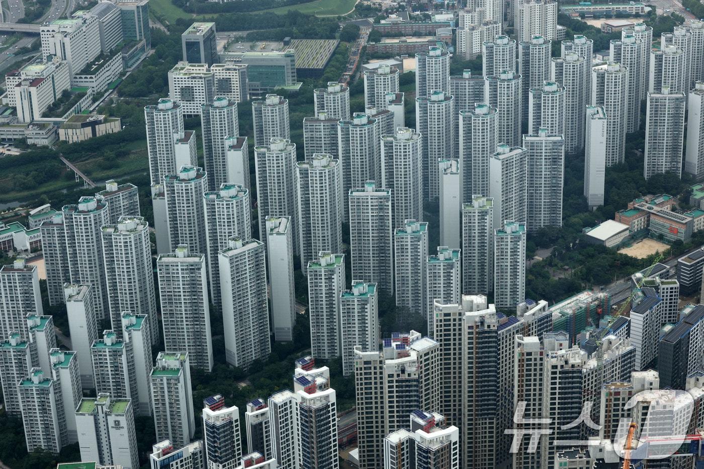 서울 송파구 서울스카이전망대에서 바라본 송파구 아파트단지 모습. 2025.6.29/뉴스1 ⓒ News1 박세연 기자