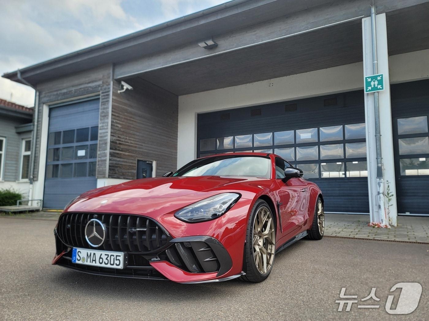 본문 이미지 - 메르세데스-AMG GT 63 PRO 4MATIC+ ⓒ 뉴스1 박기범 기자  