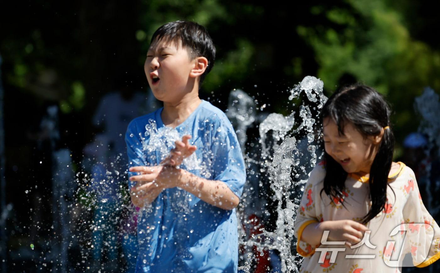 충북 전 지역에 폭염 특보가 발효된 가운데 대부분 지역이 올해 들어 가장 높은 일 최고기온을 기록했다.(자료사진)/뉴스1 ⓒ News1 김태성 기자